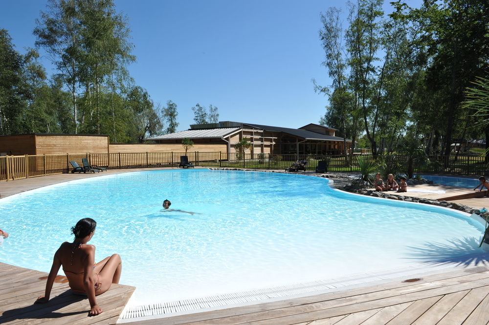 Le Village Du Lac Caravan Park Брюж Екстериор снимка