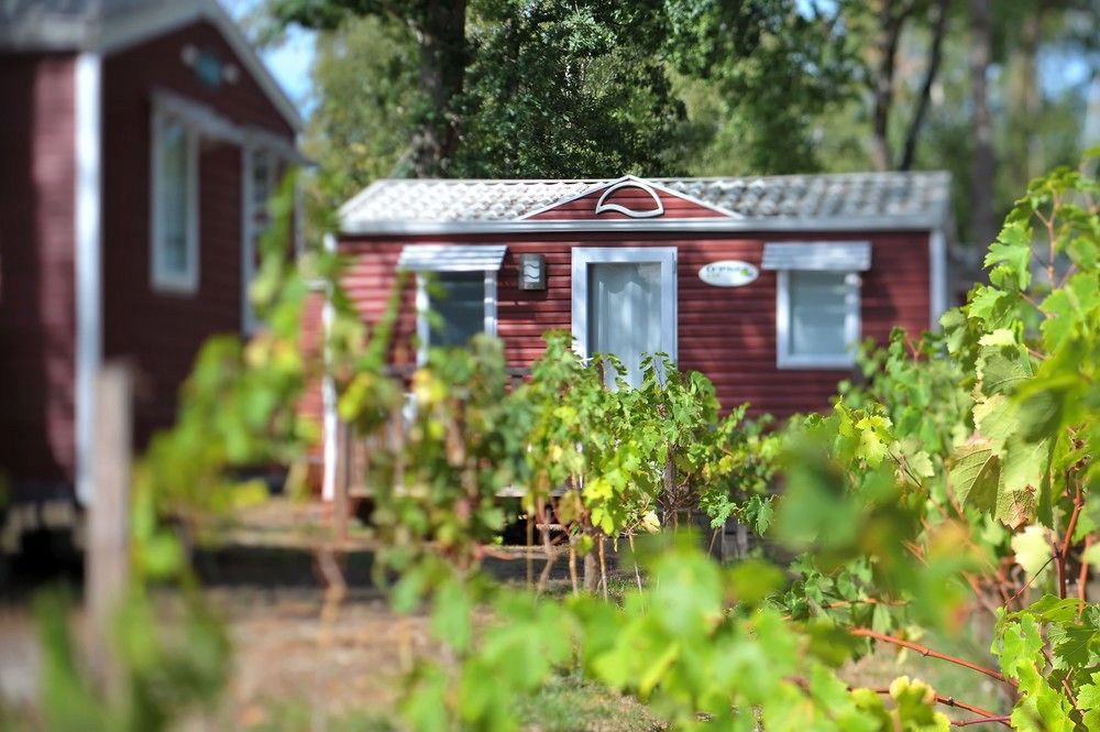 Le Village Du Lac Caravan Park Брюж Екстериор снимка