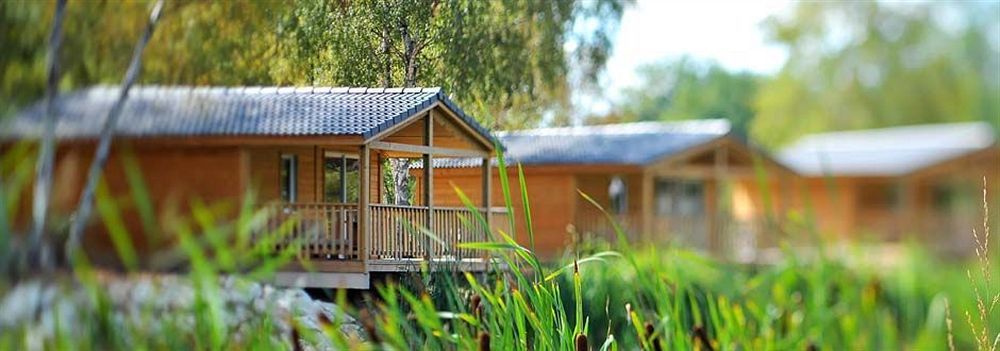 Le Village Du Lac Caravan Park Брюж Екстериор снимка