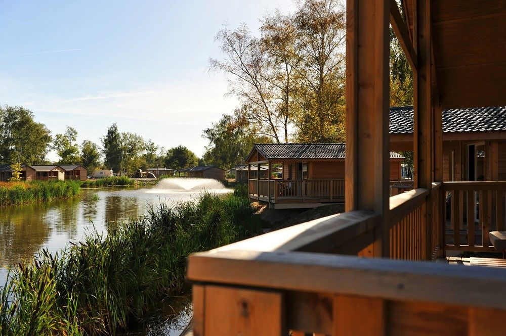 Le Village Du Lac Caravan Park Брюж Екстериор снимка
